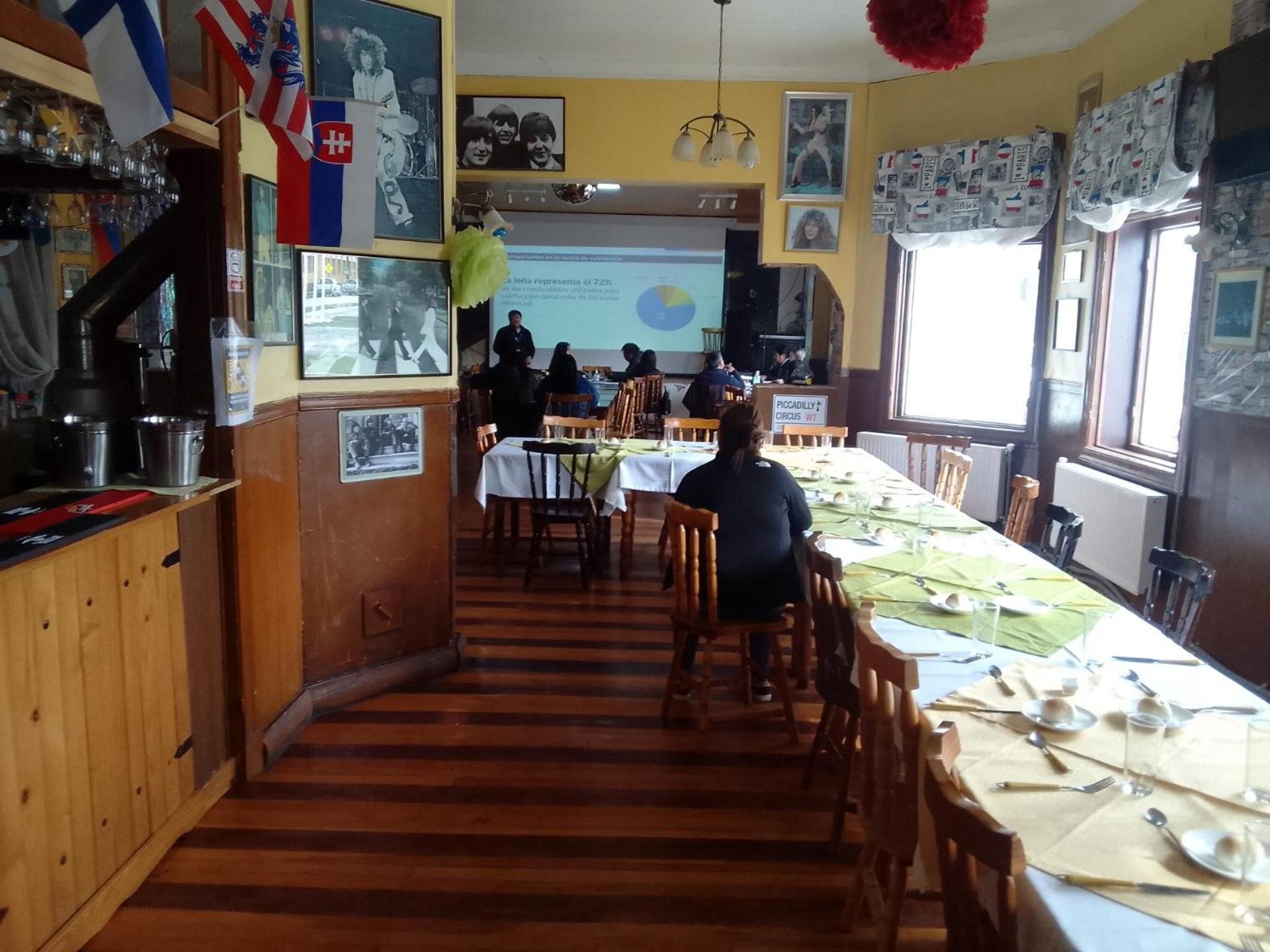 Hotel Yellow Submarine Punta Arenas Exterior photo